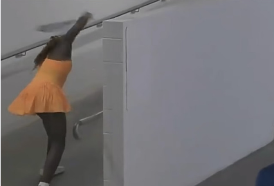 优直播-“我要释放激情” 21岁高芙输乌克兰美女后暴走：连续怒砸7下球拍