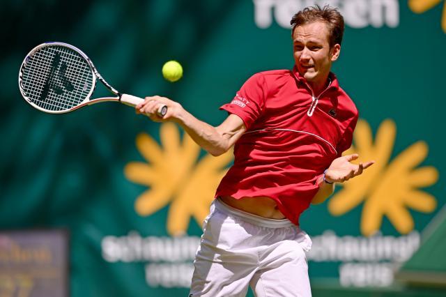 梅德维德夫夺草地首冠 从“草地天残”化身温网热门